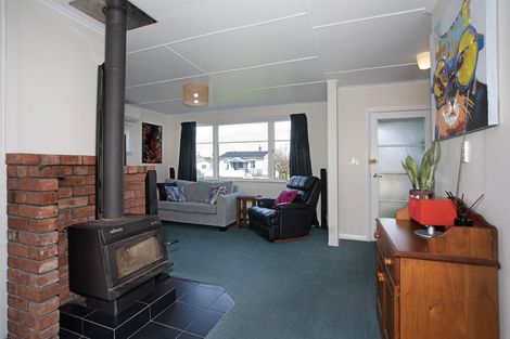 Photo of property in 25 Ngahina Street, Marton, 4710