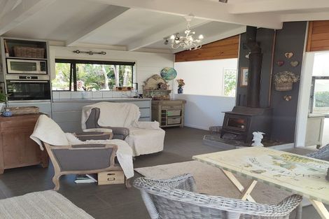 Photo of property in 15 Puriri Place, Tuateawa, Coromandel, 3583