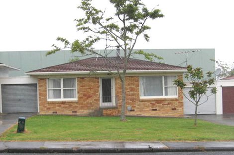 Photo of property in 3/50 Cheval Drive, Totara Vale, Auckland, 0629