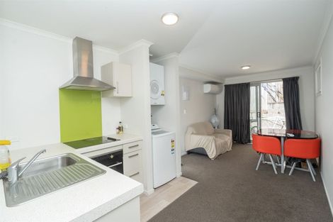 Photo of property in 30u2 Hunter Street, Hamilton Lake, Hamilton, 3204