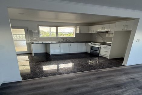 Photo of property in 7/85 Edmonton Road, Henderson, Auckland, 0612