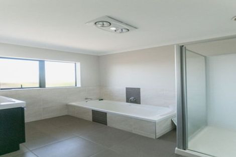 Photo of property in 94 San Marino Drive West, Henderson, Auckland, 0612