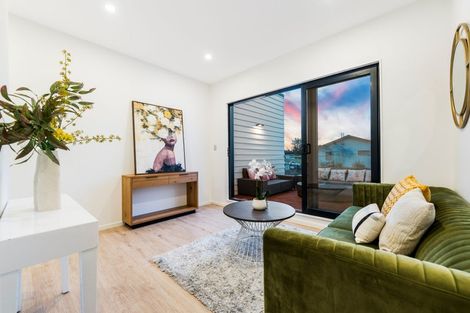 Photo of property in 1/14 Sabot Place, Massey, 0614