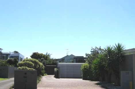 Photo of property in 30 Tiri Road, Milford, Auckland, 0620