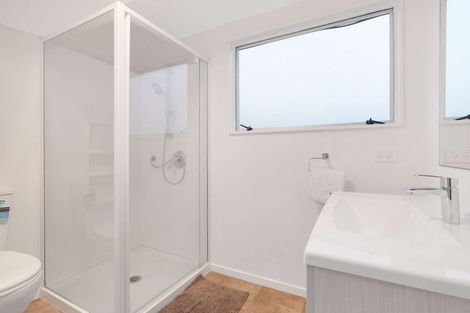 Photo of property in 6 Fernhaven Place, Massey, Auckland, 0614