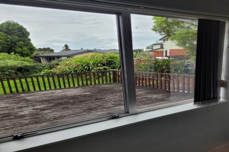 Photo of property in 15 Tiki Street, New Lynn, Auckland, 0600