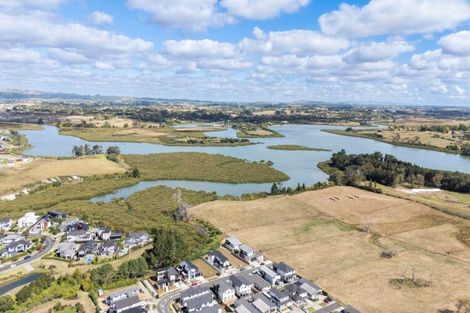 Photo of property in 8 Fjord Way, Karaka, Papakura, 2113