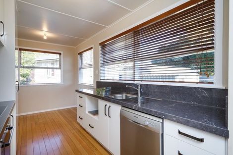 Photo of property in 4 Perth Place, Awapuni, Palmerston North, 4412