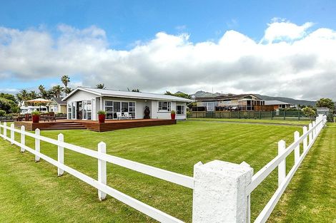 Photo of property in 20 Mace Terrace, Oakura, 4314