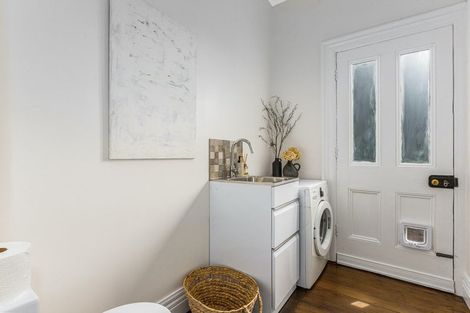 Photo of property in 2 Castlemaine Close, Karori, Wellington, 6012