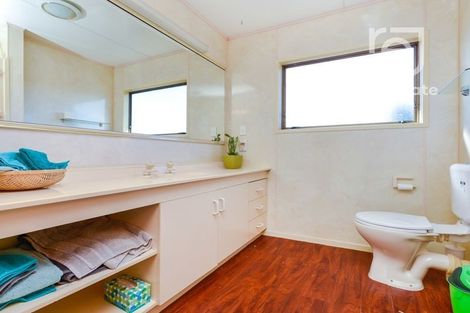 Photo of property in 18 Walter Strevens Drive, Conifer Grove, Takanini, 2112