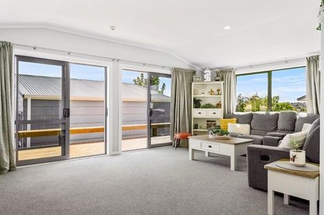 Photo of property in 76 Richmond Avenue, Richmond Heights, Taupo, 3330