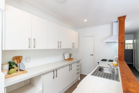 Photo of property in 20 Jocelyn Crescent, Pinehaven, Upper Hutt, 5019