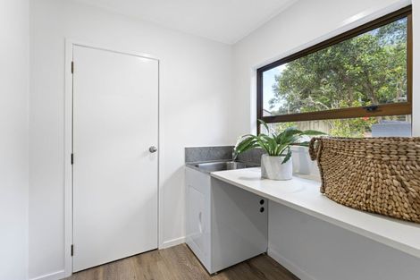 Photo of property in 2/867 Beach Road, Waiake, Auckland, 0630