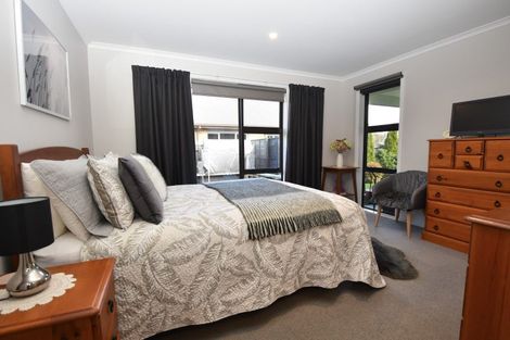 Photo of property in 2 Hereford Drive, Carterton, 5713