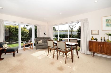 Photo of property in 22 Suncrest Drive, West Harbour, Auckland, 0618