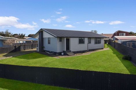 Photo of property in 3 Waitai Street, Castlecliff, Whanganui, 4501