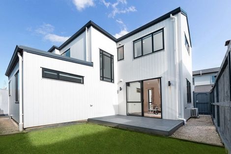 Photo of property in 718b Massey Road, Mangere, Auckland, 2022