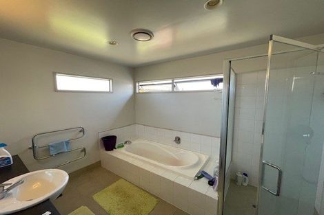 Photo of property in 2/16 Tobruk Crescent, Milford, Auckland, 0620