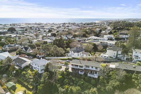 Photo of property in 10 Ridge Lane, New Plymouth, 4310