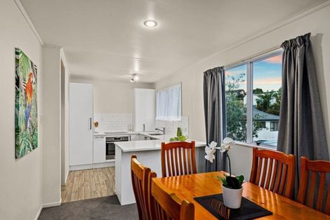 Photo of property in 26 Halloran Place, Massey, Auckland, 0614