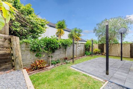 Photo of property in 2/48 Schnapper Rock Road, Schnapper Rock, Auckland, 0632