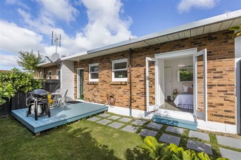 Photo of property in 2/783 Te Atatu Road, Te Atatu Peninsula, Auckland, 0610