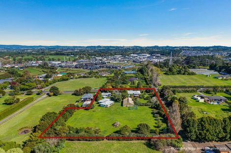 Photo of property in 42 Koraha Road, Kumeu, 0892