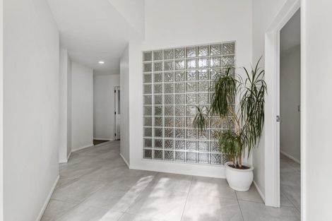 Photo of property in 11 Tyrico Close, Unsworth Heights, Auckland, 0632