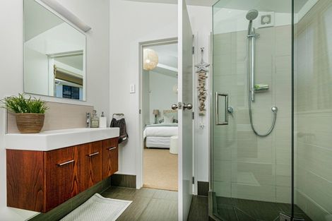 Photo of property in 25 Parr Terrace, Castor Bay, Auckland, 0620