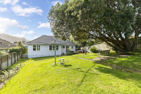 Photo of property in 23 Larsen Crescent, Tawa, Wellington, 5028