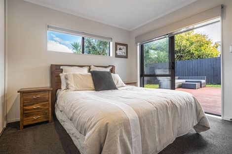 Photo of property in 33a Gill Avenue, Te Atatu Peninsula, Auckland, 0610