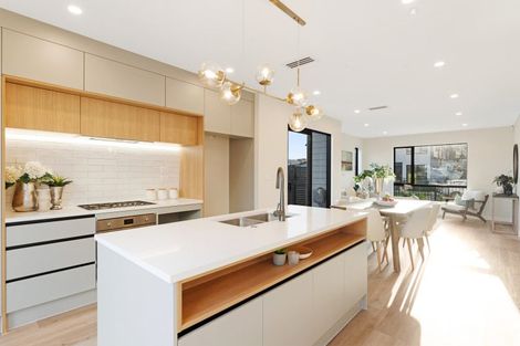 Photo of property in 4 Babos Avenue, Kumeu, 0810