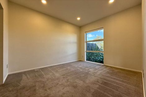 Photo of property in 35 Red Hills Road, Massey, Auckland, 0614