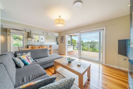 Photo of property in 35 Poto Road, Normandale, Lower Hutt, 5010