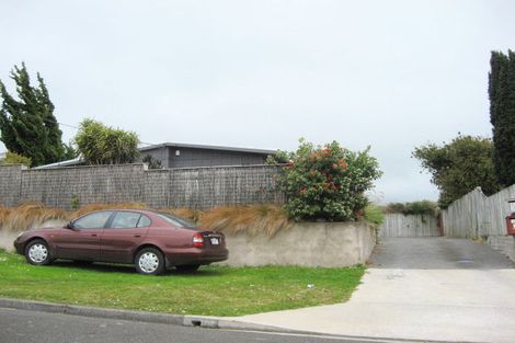 Photo of property in 2/10 Donnelly Street, Oakura, 4314