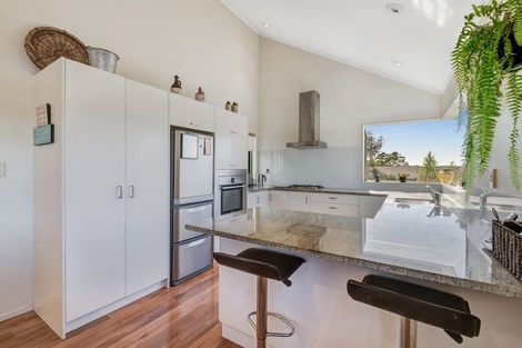 Photo of property in 5 Rifleman Rise, Unsworth Heights, Auckland, 0632