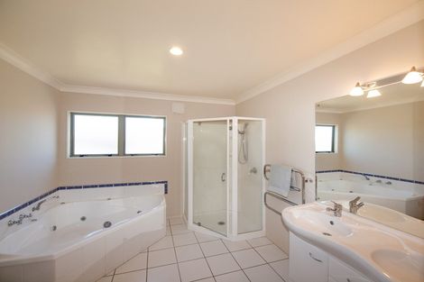 Photo of property in 19 Chippenham Grove, Churton Park, Wellington, 6037