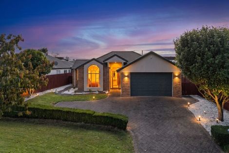 Photo of property in 16 Callum Brae Drive, Rototuna, Hamilton, 3210