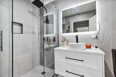 Photo of property in 56c Donovan Avenue, Massey, Auckland, 0614