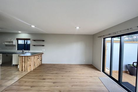 Photo of property in 3a Domain Road, Weymouth, Auckland, 2103