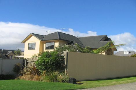 Photo of property in 13 Claverton Grove, Churton Park, Wellington, 6037