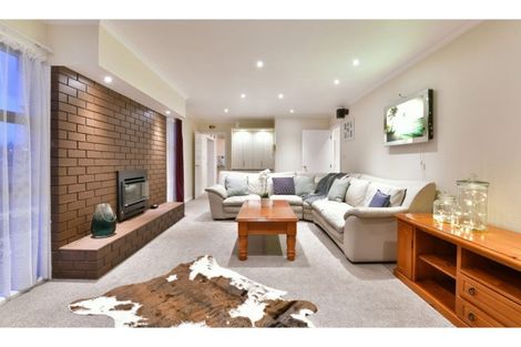 Photo of property in 13 Quo Vadis Place, Red Beach, 0932