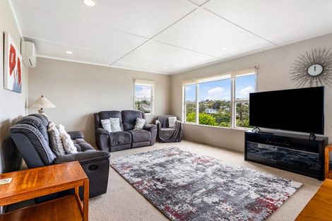 Photo of property in 17 Sealy Road, Torbay, Auckland, 0630