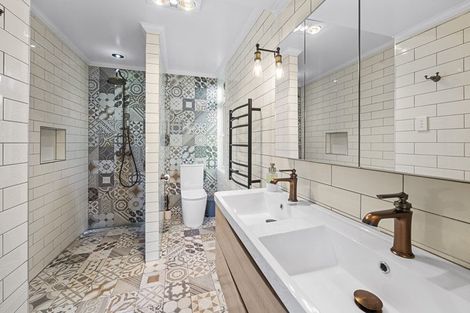 Photo of property in 187 South Road, Hawera, 4610