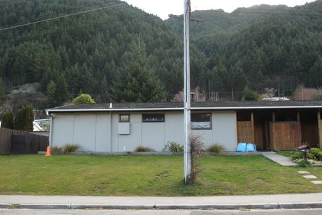 Photo of property in 8a Fryer Street, Queenstown, 9300