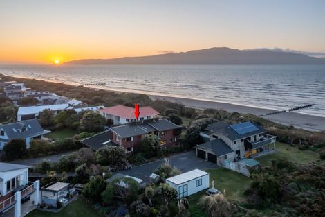 Photo of property in 10 Nuhaka Place, Paraparaumu Beach, Paraparaumu, 5032