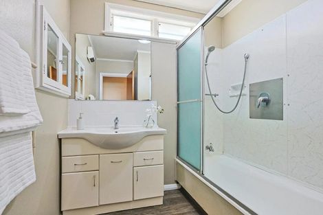 Photo of property in 2/65 Middle Road, Havelock North, 4130
