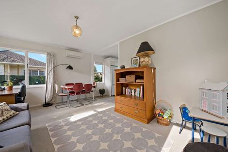 Photo of property in 2/15 Lynette Place, Mangere, Auckland, 2022