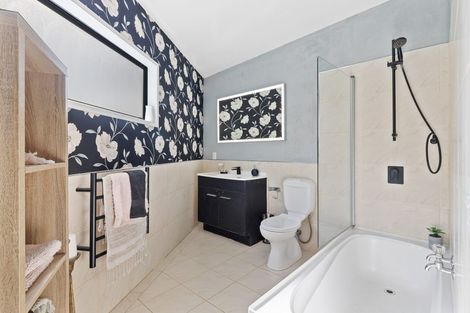 Photo of property in 38 Hyde Road, Rothesay Bay, Auckland, 0630